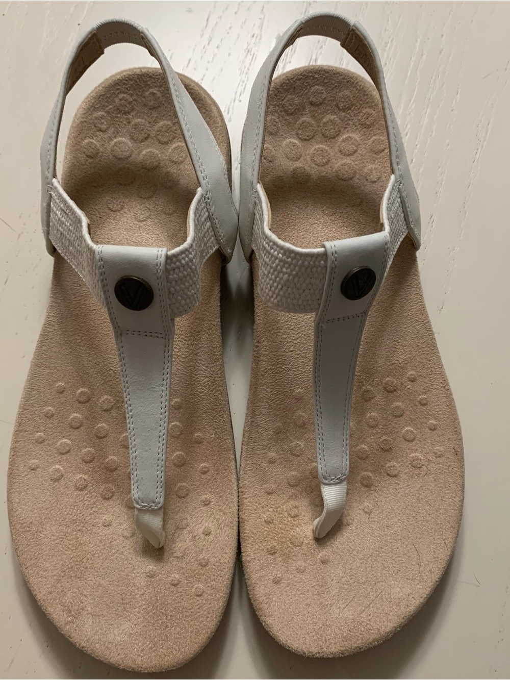 Never worn Vionic Brea sandals size 10 wide